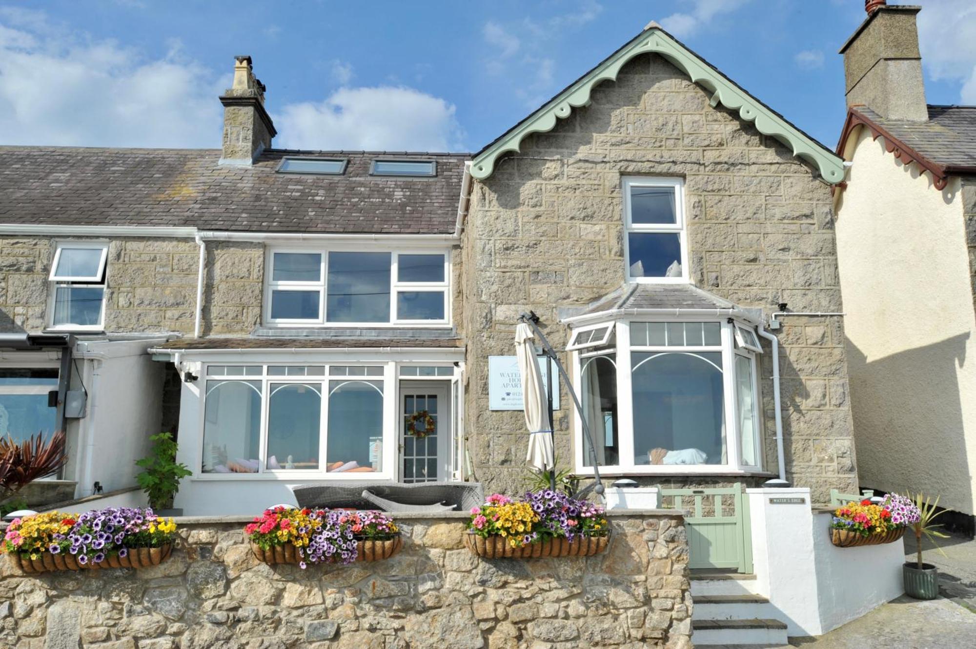 Waters Edge Holiday Apartments Benllech Exterior photo